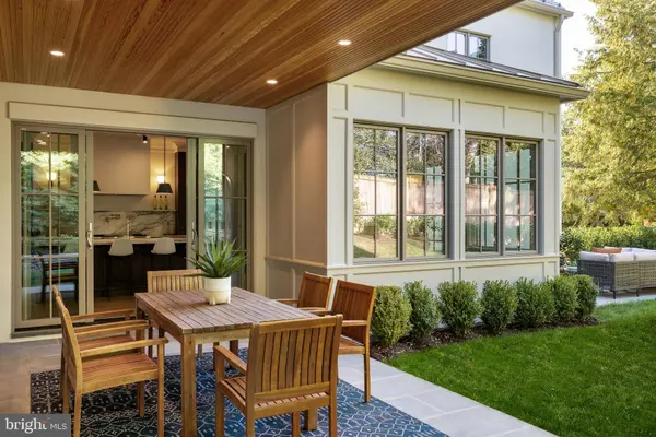 2934 ELLICOTT TER NW, Washington, DC 20008