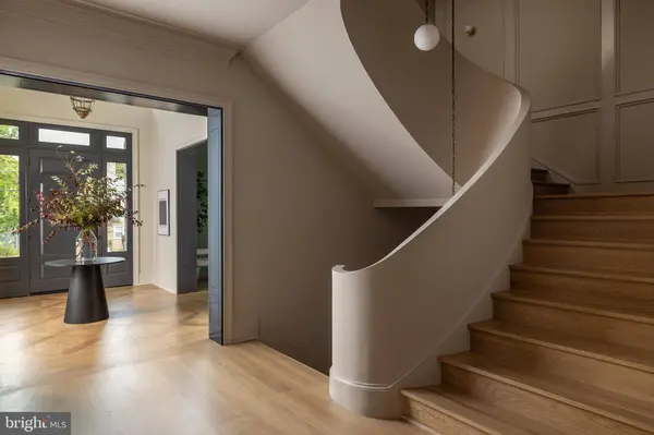 2934 ELLICOTT TER NW, Washington, DC 20008