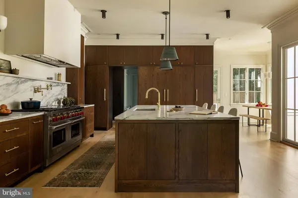 2934 ELLICOTT TER NW, Washington, DC 20008