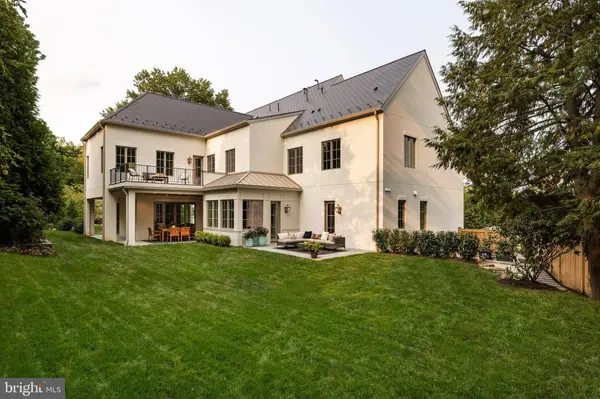 2934 ELLICOTT TER NW, Washington, DC 20008