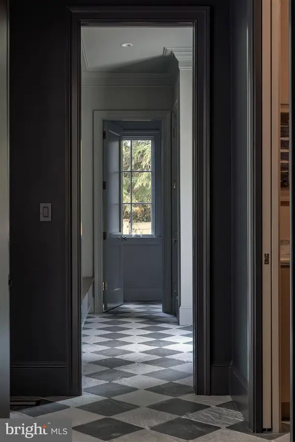 2934 ELLICOTT TER NW, Washington, DC 20008