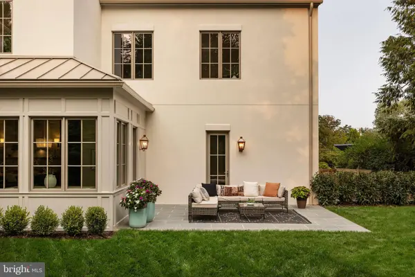 2934 ELLICOTT TER NW, Washington, DC 20008