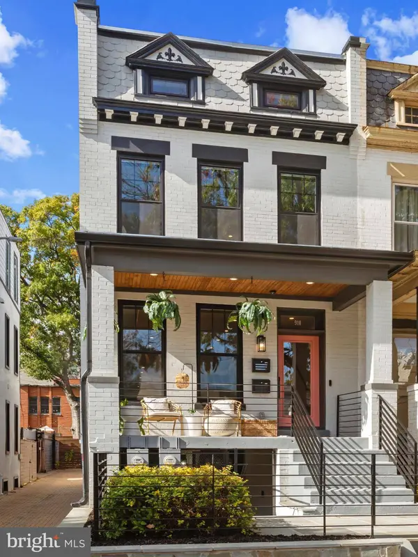 910 8TH ST NE, Washington, DC 20002