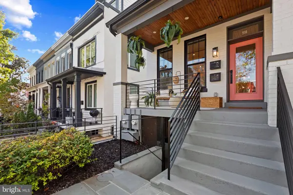 910 8TH ST NE, Washington, DC 20002