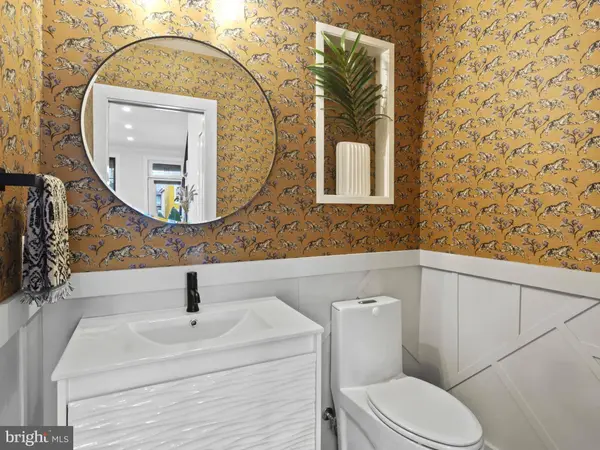 910 8TH ST NE, Washington, DC 20002