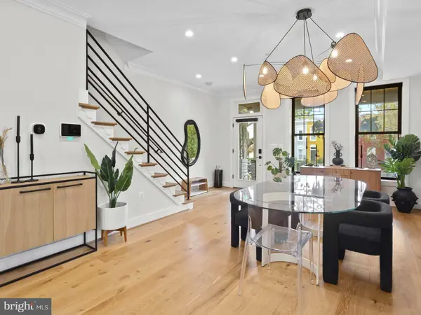 910 8TH ST NE, Washington, DC 20002