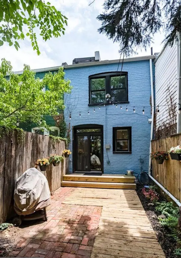 329 17th St SE, Washington, DC 20003-2431