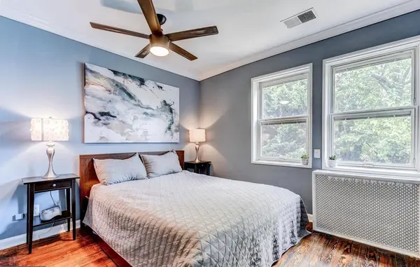 329 17th St SE, Washington, DC 20003-2431