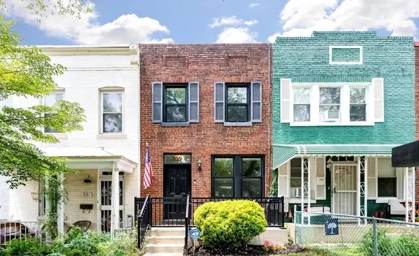 329 17th St SE, Washington, DC 20003-2431