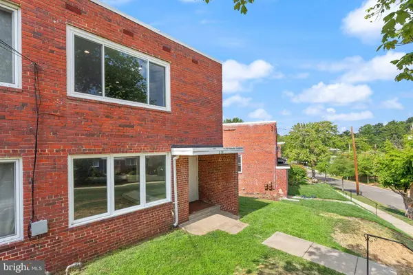 219 WEBSTER ST NE, Washington, DC 20011