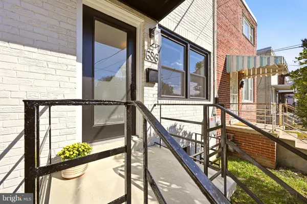 686 OGLETHORPE ST NE, Washington, DC 20011