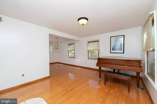 402 STATE ST, Cherry Hill, NJ 08002