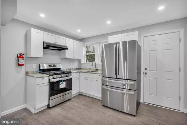 1065 IRONSIDE RD, Camden, NJ 08104