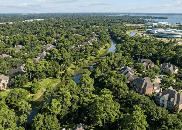 feature image of Moving to Friendswood, TX in 2026: The Honest Pros and Cons of This "Boutique" Houston Suburb
