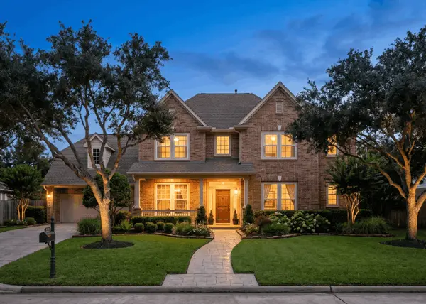 feature image of The 2026 Curb Appeal Playbook: Making a First Impression in the Houston Bay Area