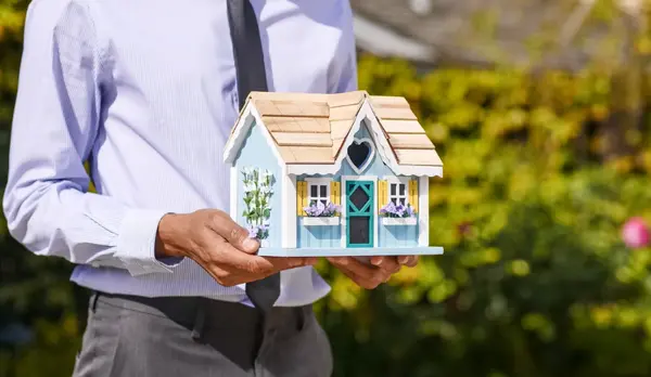 feature image of Decoding the Quiet Market: Why Isn’t Your Houston Home Selling?