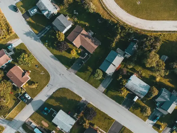 Should You Buy the Cheapest House in the Neighborhood? Bargain vs. Money Trap