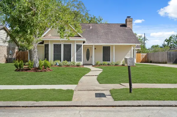 148 Daffodil ST, Lake Jackson, TX 77566