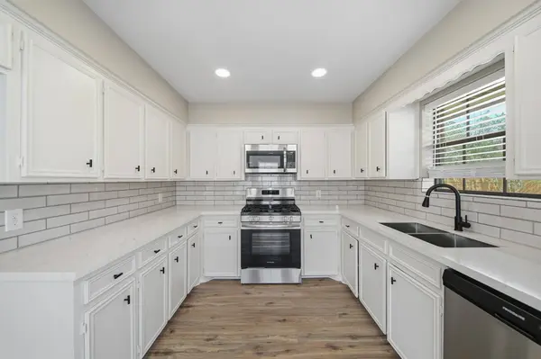 148 Daffodil ST, Lake Jackson, TX 77566