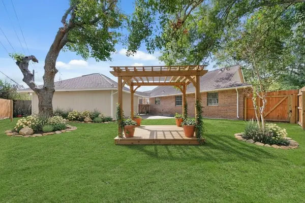 148 Daffodil ST, Lake Jackson, TX 77566