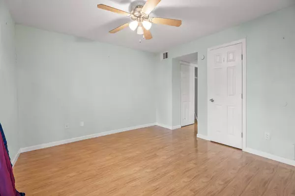 111 Dunbar Estates #501, Friendswood, TX 77546