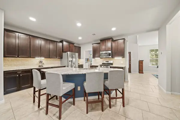 2725 Merlin LN, Pearland, TX 77581