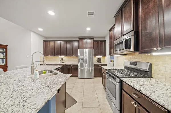 2725 Merlin LN, Pearland, TX 77581