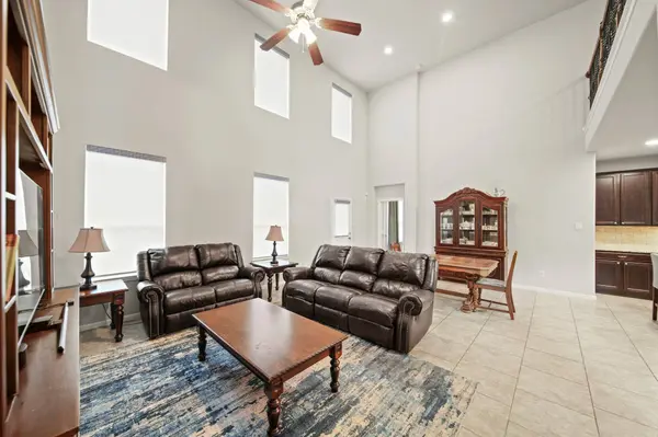 2725 Merlin LN, Pearland, TX 77581