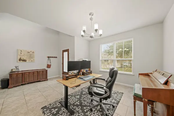 2725 Merlin LN, Pearland, TX 77581