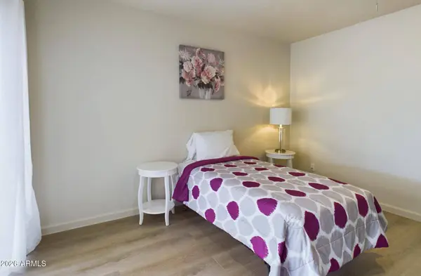 6739 E Sweetwater Avenue, Scottsdale, AZ 85254