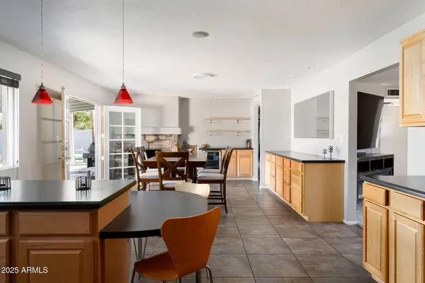 332 E GENEVA Drive, Tempe, AZ 85282