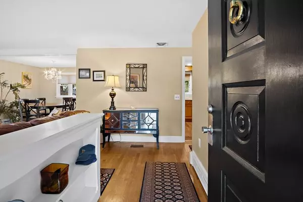 61 Hillsboro St, Quincy, MA 02169