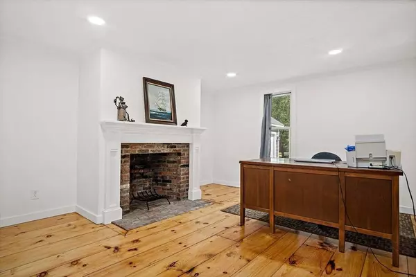 16 Matthews Trl, Plymouth, MA 02360