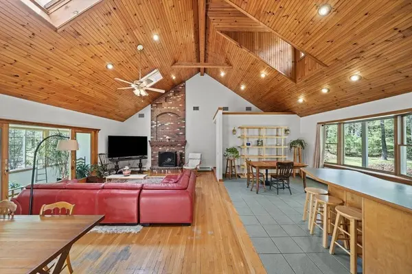 1 Katies Way, Lakeville, MA 02347