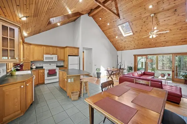 1 Katies Way, Lakeville, MA 02347