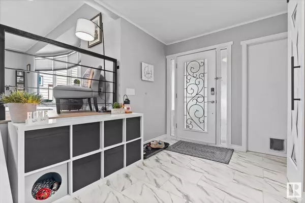 21 WOODLANDS RD, St. Albert, AB T8N 3L8