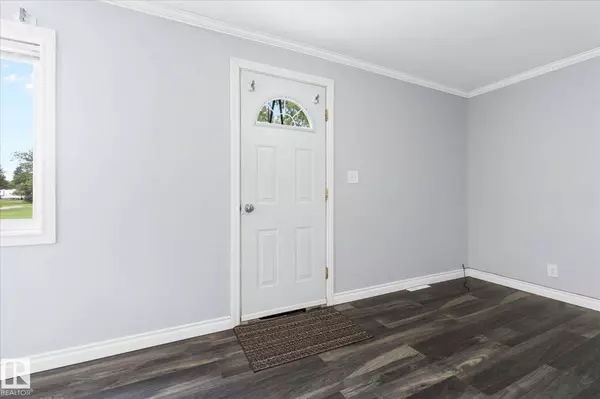 4819 52 ST, Redwater, AB T0A 2W0