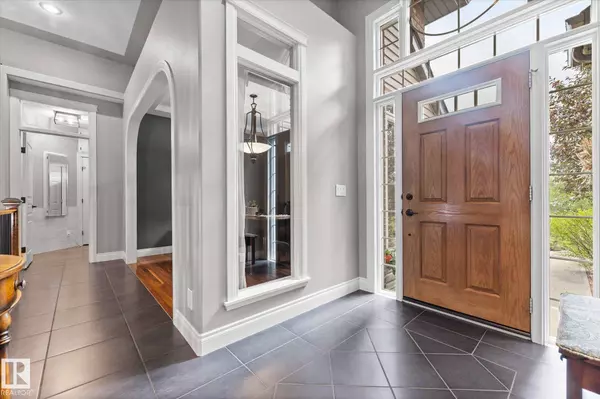 20 HAWKSTONE LD, Sherwood Park, AB T8A 6M9