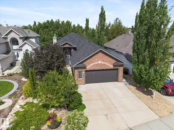20 HAWKSTONE LD, Sherwood Park, AB T8A 6M9