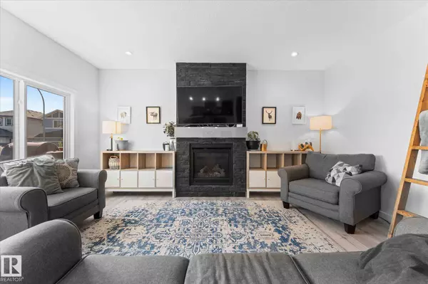 1 WILLOW LI, Fort Saskatchewan, AB T8L 0L6