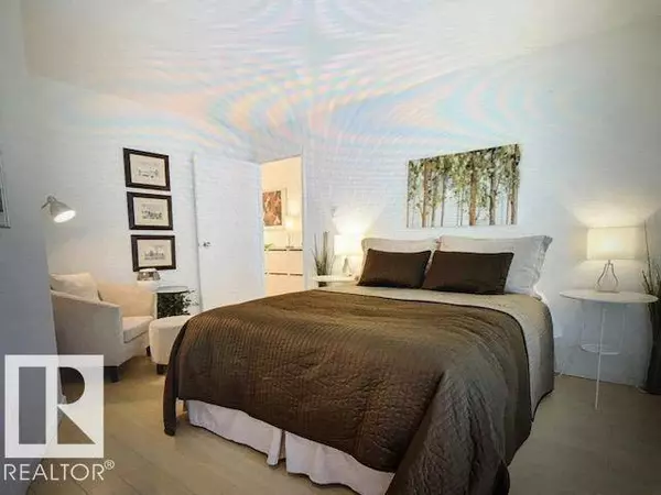 #104 10175 114 ST NW, Edmonton, AB T5K 2L4