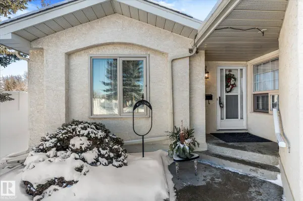 1548 54 ST NW, Edmonton, AB T6L 6H4