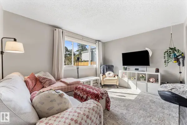 35 MCLEOD PL NW, Edmonton, AB T5A 3A8