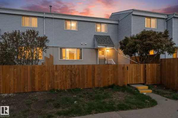 35 MCLEOD PL NW, Edmonton, AB T5A 3A8