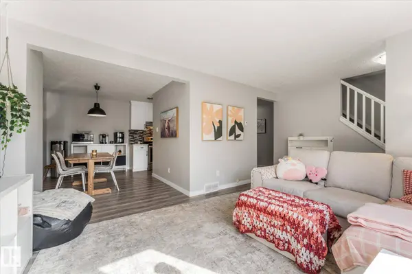 35 MCLEOD PL NW, Edmonton, AB T5A 3A8
