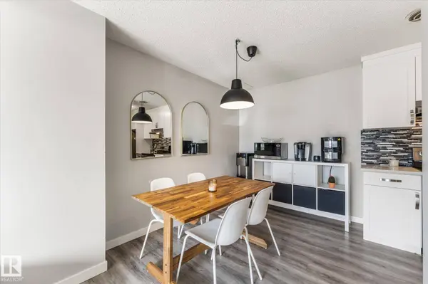 35 MCLEOD PL NW, Edmonton, AB T5A 3A8
