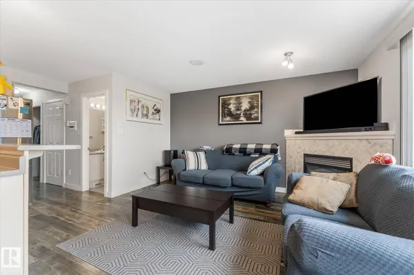 2324 30 AV NW, Edmonton, AB T6T 2B3