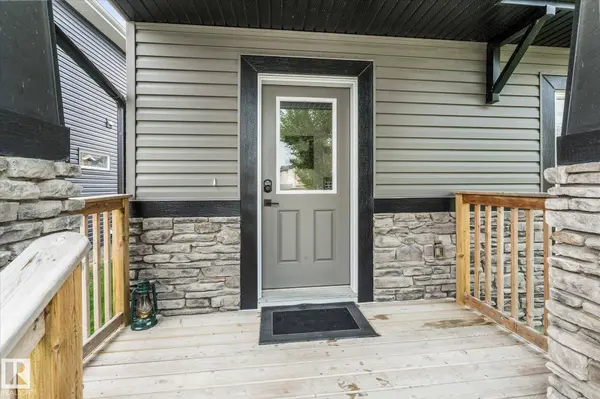 9 DILLINGHAM, Fort Saskatchewan, AB T8L 0N2