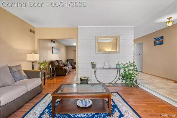 5945 Slate Drive, Troy, MI 48085