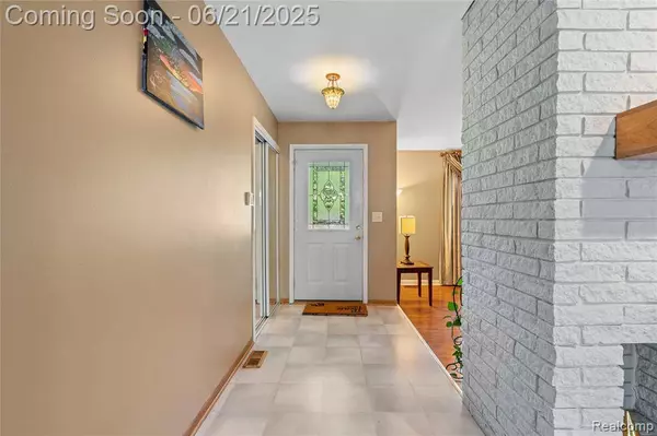 5945 Slate Drive, Troy, MI 48085